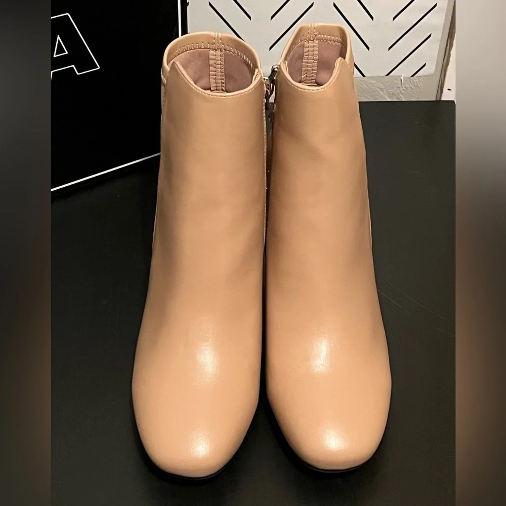 MIA Carla Booties in Nude NWT